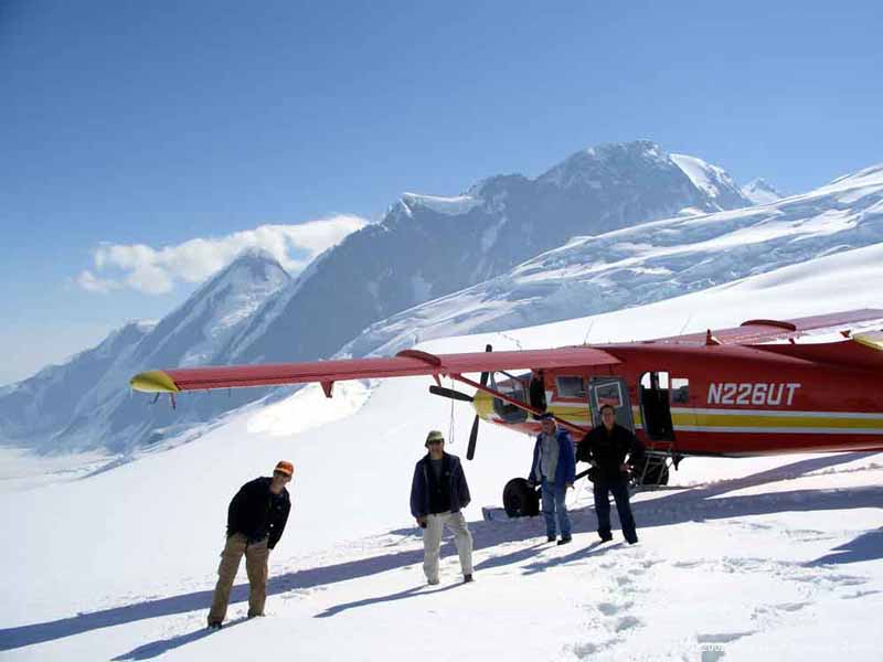 095 Drehen Ultima Thule Zwischenlandung beim Mt.St Elias 2004